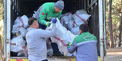 Kumluca Belediyesi'nden ihtiyaç sahibi ailelere yakacak odun desteği
