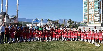 Kumluca Belediyesi Yaz Dönemi Spor Okulu'nda bayramlaşma coşkusu