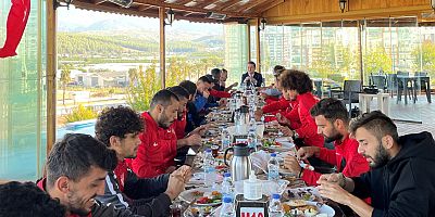 Kumluca Belediyesporlu futbolculara moral kahvaltısı