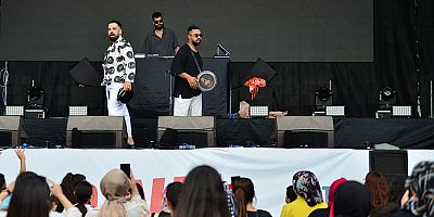 Kumluca'da kadınlar matinesi festivale renk kattı