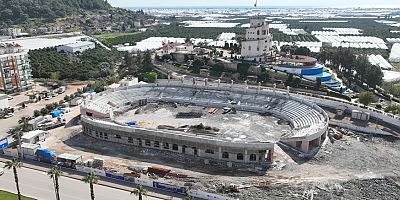 Kumluca’nın yeni simgesi Atatürk Stadyumu hızla yükseliyor