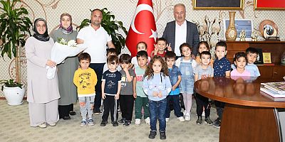 Kur'an Kursu öğrencilerinden teşekkür ziyareti