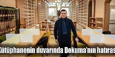 Kütüphanenin duvarında Dokuma’nın hatırası