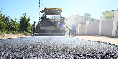 Kuzdere Mahallesi 2’nci Cadde’de asfaltlama çalışmaları başladı