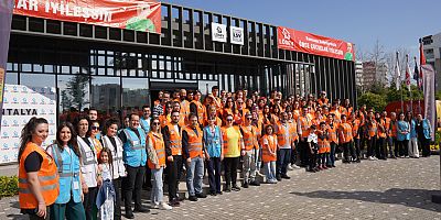 LÖSEV'den yüzlerce mutluluk kolisi!