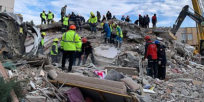 Madenciler dört koldan depremin yaralarını sarıyor