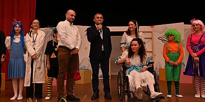 MAKET'ten engelleri kaldıran bir tiyatro gösterisi