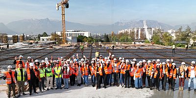 MAKÜ’lü öğrenciler katlı otopark projesini inceledi