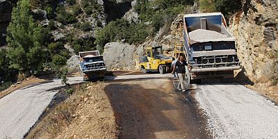 Manavgat Ahmetler yolu asfaltlanıyor