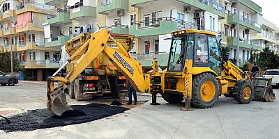 Manavgat Belediyesi bozulan yolları düzeltiyor