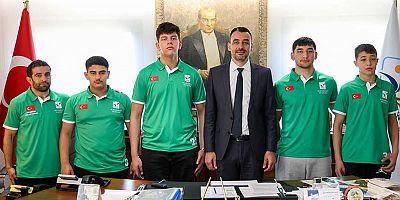 Manavgat Belediyesi Güreş Kulübü sporcularından Başkan Vekili Çiçek'e ziyaret