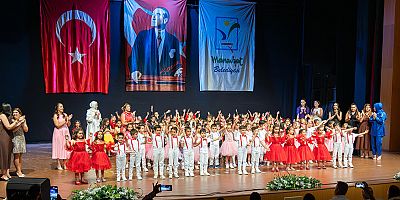 Manavgat Belediyesi kreşlerinden renkli mezuniyet töreni