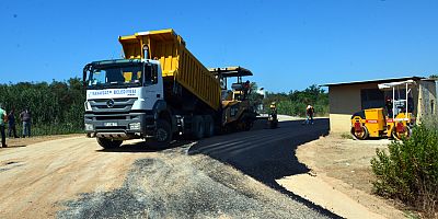 Manavgat Belediyesi'nden Çolaklı turizm merkezine sıcak asfalt