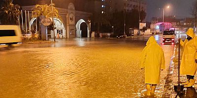 Manavgat Belediyesi'nden fırtına ve sağanak yağışa karşı yoğun çalışma