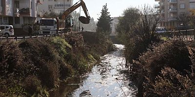 Manavgat Belediyesi'nden kanal kenarına düzenleme