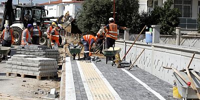 Manavgat Belediyesi'nden Örnek ve Sarılar mahallesinde kaldırım çalışması