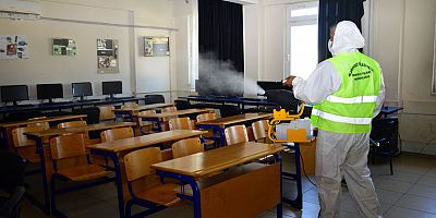 Manavgat Belediyesi YKS öncesi okulları dezenfekte etti
