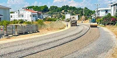 Manavgat'ın dört bir yanında yol çalışmaları sürüyor