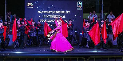 Manavgat'ta 12. Uluslararası Halk Dansları Festivali düzenlendi