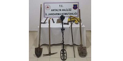 Manavgat'ta kaçak kazı yapan iki kişi yakalandı