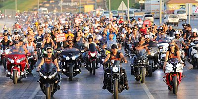 Manavgat'ta motosiklet kortejli Cumhuriyet kutlaması