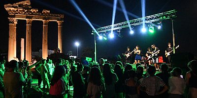 Manavgat'ta Side Kültür Günleri fırtınası esti