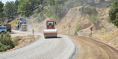 Manavgat Yaylaalan grup yolunda asfalt çalışması