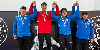 Manavgatlı güreşçilerden çifte şampiyonluk