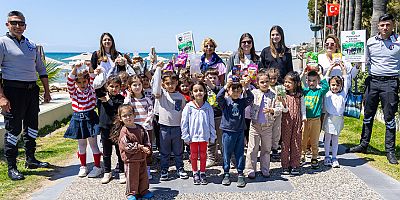 Manavgatlı minikler can dostları için sahada