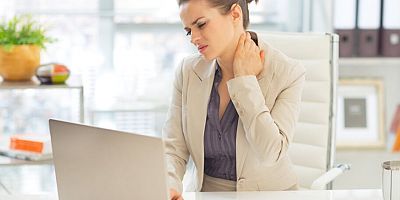 Masa başı çalışanları en çok boyun fıtığından şikayetçi 