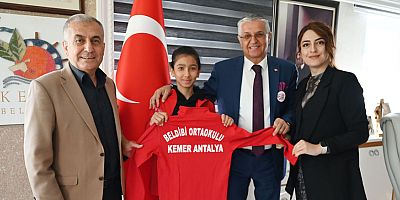 Masa tenisi sporcularından Başkan Topaloğlu’na ziyaret