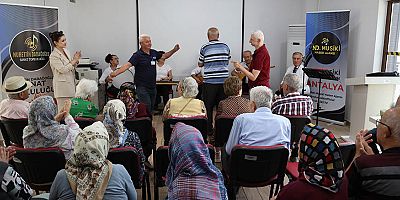 Mavi Ev alzheimer hastalarına ve yakınlarına moral oluyor