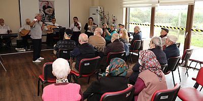 Mavi Ev Alzheimer Merkezi'nde mini konser