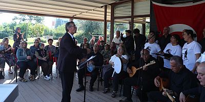 Mavi ev sakinleri ‘Atatürk’ü sevdiği türküler ile andı