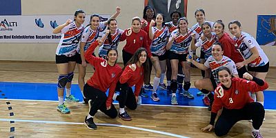 Mavi Kelebekler, çeyrek finalde 