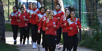 Mavi Kelebekler’den HayatPark’ta kros idmanı 