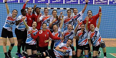 Mavi Kelebekler’den lidere çelme 