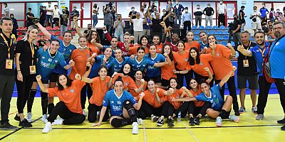 Mavi Kelebekler sezonu galibiyetle açtı