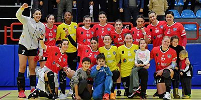 Mavi kelebekler zirveye demir attı