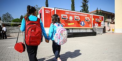 MediaMarkt Ateşböceği öğrenim tırları bir yılda 5 bin çocuğa umut oldu