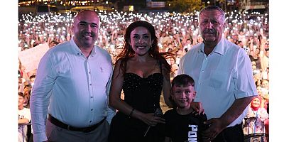 Melek Mosso Kaş’ta konser verdi