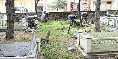 Mezarlıklarda bayram temizliği