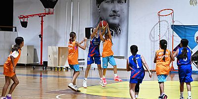 Minik basketbolculardan hazırlık maçı