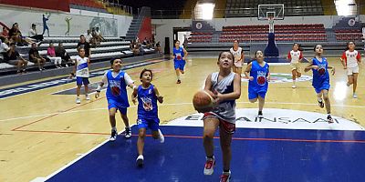 Minik basketçilerden hazırlık maçı