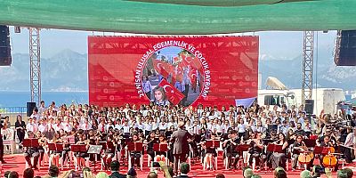 Minik kalplerden büyük konser: 23 Nisan'da sanatla buluştular