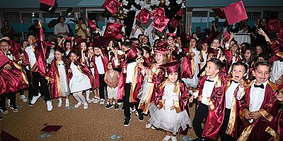 Minik öğrenciler kep attı