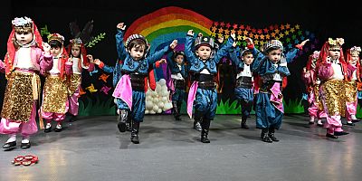 Minik öğrencilerden 23 Nisan gösterisi