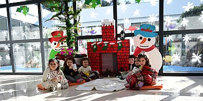Minik öğrencilerin yılbaşı heyecanı