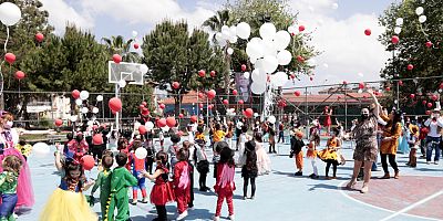 Minikler 23 Nisan'ı Masal Köyü'nde kutladı