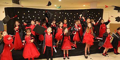Minikler mezuniyet heyecanı yaşadı